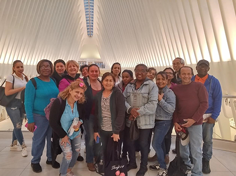 Large group image of participants and workers with the United Healthcare organization.